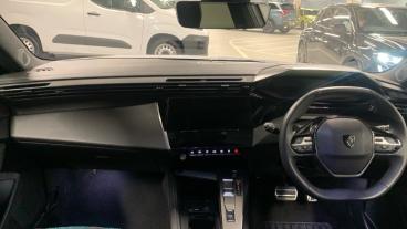 SPOTICAR Peugeot 308 E-308 54kwh First Edition Auto 5dr Used Car - Saloon Electric White - West London - 1200557970_4