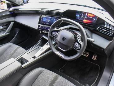 SPOTICAR Peugeot 308 E-308 54kwh Gt Auto 5dr Used Car - Saloon Electric White - Hinckley - 1200568694_4