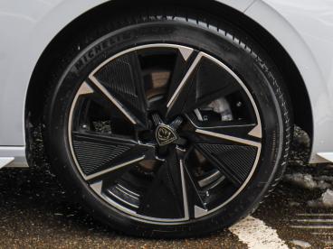 SPOTICAR Peugeot 308 E-308 54kwh Gt Auto 5dr Used Car - Saloon Electric White - Hinckley - 1200568694_5