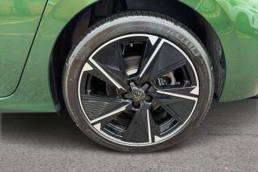 SPOTICAR Peugeot 308 E-308 54kwh Gt Auto 5dr Used Car - Saloon Electric Green - Newbury - 1200584474_5