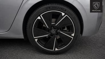 SPOTICAR Peugeot 308 E-308 54kwh Gt Auto 5dr Used Car - Saloon Electric Grey - Rochdale - 1200609054_5