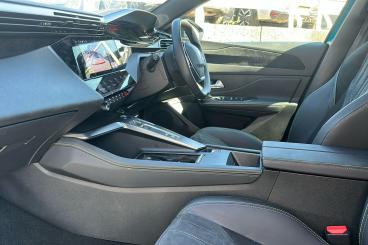 SPOTICAR Peugeot 308 E-308 54kwh Gt Auto 5dr Used Car - Saloon Electric Blue - Sidcup - 1200618299_3