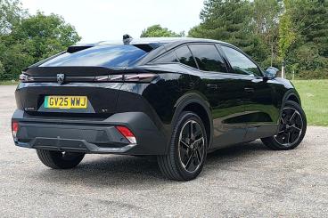 SPOTICAR Peugeot E-408 58kwh Gt Fastback Auto 5dr Used Car - Saloon Electric Black - Eastbourne - 1200609175_3