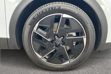 SPOTICAR Peugeot E-408 58kwh Gt Fastback Auto 5dr Used Car - Saloon Electric White - Southampton - 1200623869_5