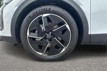 SPOTICAR Peugeot E-408 58kwh Gt Fastback Auto 5dr Used Car - Saloon Electric White - Portsmouth - 1200628847_5