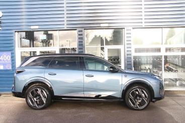 SPOTICAR Peugeot 5008 E-5008 73kwh Launch Edition Auto 4wd 5dr Dual Motor Used Car - Mpv Electric  - Lichfield - 1200559005_4
