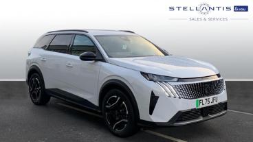 SPOTICAR Peugeot 5008 E-5008 73kwh Allure Auto 5dr Used Car - Mpv Electric White - Maidstone - 1200595318_1