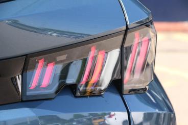 SPOTICAR Peugeot 5008 E-5008 73kwh Allure Auto 5dr Used Car - Mpv Electric Blue - Bulkington - 1200595793_5