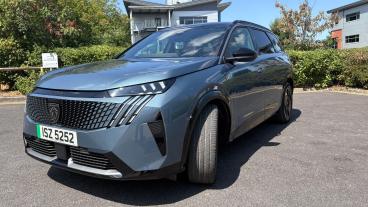 SPOTICAR Peugeot 5008 E-5008 73kwh Gt Auto 5dr (11kw Charger) Used Car - Mpv Electric Blue - Crewe - 1200620573_3