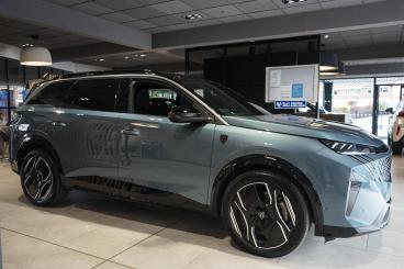 SPOTICAR Peugeot 5008 E-5008 73kwh Gt Auto 5dr (11kw Charger) Used Car - Mpv Electric Blue - Stourbridge - 1200627179_3