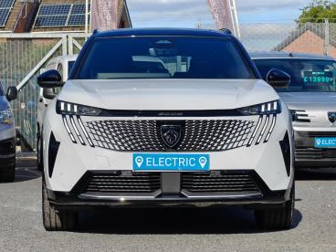 SPOTICAR Peugeot 5008 E-5008 Dual Motor 73kwh Launch Edition Auto 4wd 5dr (11kw Used Car - Mpv Electric White - Worcester - 1200629635_2