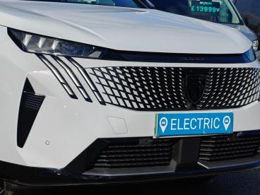 SPOTICAR Peugeot 5008 E-5008 Dual Motor 73kwh Launch Edition Auto 4wd 5dr (11kw Used Car - Mpv Electric White - Worcester - 1200629635_5