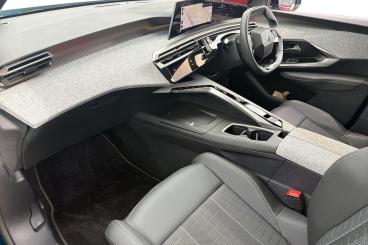 SPOTICAR Peugeot 5008 E-5008 73kwh Gt Auto 5dr (11kw Charger) Used Car - Mpv Electric Blue - Portsmouth - 1200631912_2