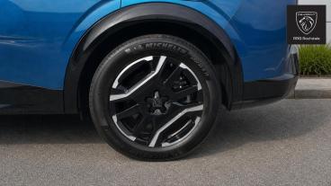 SPOTICAR Peugeot 5008 E-5008 73kwh Gt Auto 5dr (11kw Charger) Used Car - Mpv Electric Blue - Rochdale - 1200641687_5
