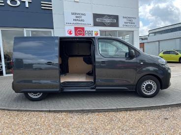 SPOTICAR Peugeot Expert E-expert 75kwh Professional Standard Panel Van Auto Mwb 6dr Used Car - Commercial Vehicle Electric Grey - Ryde - 1200525809_4