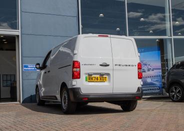 SPOTICAR Peugeot Expert E-expert 75kwh Professional Standard Panel Van Auto Mwb 6dr Used Car - Commercial Vehicle Electric White - Aldershot - 1200541502_4