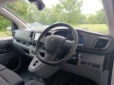 SPOTICAR Peugeot Expert E-expert E 1200 75kwh Professional Standard Panel Van Auto Used Car - Commercial Vehicle Electric White - Aylesbury - 1200605911_5