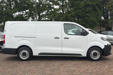 SPOTICAR Peugeot Expert E-expert 75kwh Professional Long Panel Van Auto Lwb 6dr (7. Used Car - Commercial Vehicle Electric White - Worthing - 1200610714_2