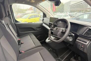 SPOTICAR Peugeot Expert E-expert 75kwh Professional Long Panel Van Auto Lwb 6dr (7. Used Car - Commercial Vehicle Electric White - Worthing - 1200610714_3