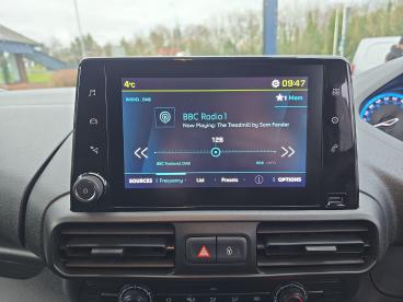 SPOTICAR Peugeot Partner E-partner 800 50kwh Professional Premium + Standard Panel Va Used Car - Commercial Vehicle Electric White - Workington - 1200545958_4