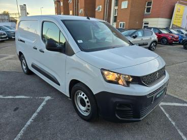SPOTICAR Peugeot Partner E-partner 700 50kwh Professional Premium + Long Crew Van Aut Used Car - Commercial Vehicle Electric White - Southampton - 1200641494_5