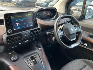 SPOTICAR Peugeot Rifter E-rifter 50kwh Gt Standard Mpv Auto 5dr (7.4kw Charger) Used Car - Mpv Electric Grey - Romsey - 1200551936_5