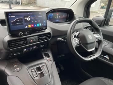 SPOTICAR Peugeot Rifter E-rifter 52kwh Gt Standard Mpv Auto 5dr (7.4kw Charger) Used Car - Mpv Electric Green - Romsey - 1200563200_5