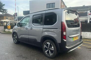 SPOTICAR Peugeot Rifter E-rifter 52kwh Gt Standard Mpv Auto 5dr (7.4kw Charger) Used Car - Mpv Electric Green - Sidcup - 1200565452_2