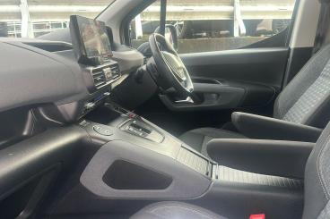 SPOTICAR Peugeot Rifter E-rifter 52kwh Gt Standard Mpv Auto 5dr (7.4kw Charger) Used Car - Mpv Electric Green - Sidcup - 1200565452_3