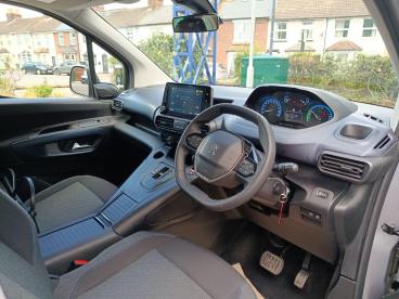 SPOTICAR Peugeot Rifter E-rifter 50kwh Allure Long Mpv Auto 5dr (7.4kw Charger) Used Car - Mpv Electric Grey - Aylesbury - 1200604838_5