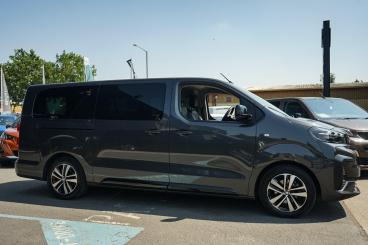 SPOTICAR Peugeot Traveller E-traveller 75kwh Allure Long Mpv Auto Lwb 5dr (8 Seat, 11kw C Used Car - Mpv Electric Grey - Leamington - 1200615919_4