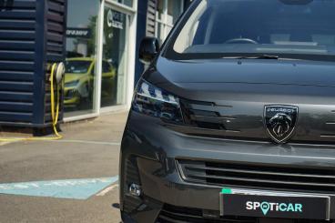 SPOTICAR Peugeot Traveller E-traveller 75kwh Allure Long Mpv Auto Lwb 5dr (8 Seat, 11kw C Used Car - Mpv Electric Grey - Leamington - 1200615919_5
