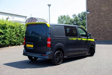 SPOTICAR Peugeot Expert 2.0 Bluehdi Sport Standard Crew Van Eat8 Mwb Euro Used Car - Commercial Vehicle Diesel Grey - Nuneaton - 1200620083_4