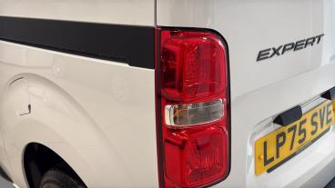 SPOTICAR Peugeot Expert 1.5 Professional M Euro 6 (s/s) 6dr Used Car - Commercial Vehicle Diesel White - West London - 1200621695_5
