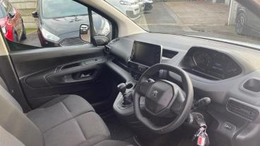 SPOTICAR Peugeot Partner 1.5 Bluehdi 1000 Professional Premium + Standard P Used Car - Commercial Vehicle Diesel White - Romford - 1200564815_4