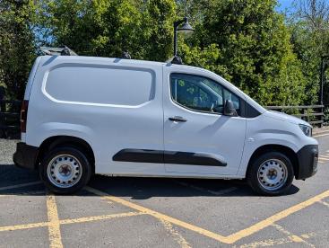 SPOTICAR Peugeot Partner 1.5 Bluehdi 1000 Professional Premium + Standard P Used Car - Commercial Vehicle Diesel White - County Antrim - 1200605070_4