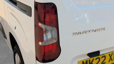 SPOTICAR Peugeot Partner 1.5 Bluehdi 1000 Professional Premium Standard Pan Used Car - Commercial Vehicle Diesel White - Liverpool - 1200610179_5