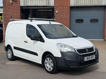SPOTICAR Peugeot Partner 1.6 Bluehdi 854 Professional L1 5dr Used Car - Commercial Vehicle Diesel White - Billinghay - 1200616938_1