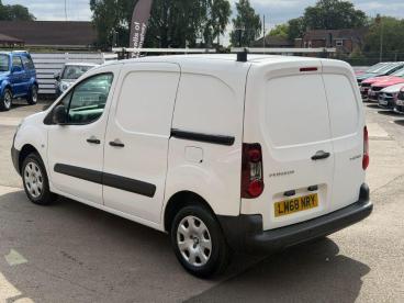 SPOTICAR Peugeot Partner 1.6 Bluehdi 854 Professional L1 5dr Used Car - Commercial Vehicle Diesel White - Billinghay - 1200616938_2