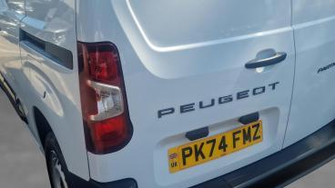 SPOTICAR Peugeot Partner 1.5 Bluehdi 1000 Professional Standard Panel Van E Used Car - Commercial Vehicle Diesel White - Romford - 1200618659_5