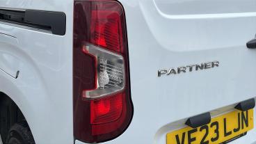 SPOTICAR Peugeot Partner 1.5 Bluehdi 1000 Professional Premium + Standard P Used Car - Commercial Vehicle Diesel White - Preston - 1200636900_5