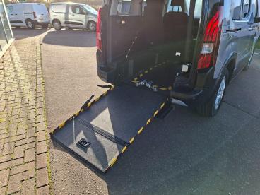 SPOTICAR Peugeot Rifter 1.5 Bluehdi Allure Standard Mpv Euro 6 (s/s) 5dr Used Car - Mpv Diesel Grey - Boston - 1200559684_3