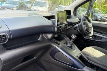 SPOTICAR Peugeot Rifter 1.2 Puretech Allure Standard Mpv Euro 6 (s/s) 5dr Used Car - Mpv Petrol Grey - Taunton - 1200632818_2