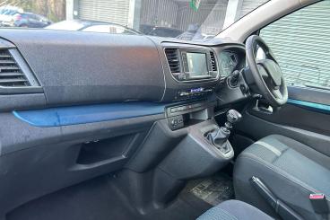 SPOTICAR Peugeot Traveller 1.5 Bluehdi Active Standard Mpv Mwb Euro 6 (s/s) 5 Used Car - Commercial Vehicle Diesel Red - Taunton - 1200579087_2