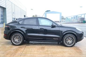 SPOTICAR Porsche Cayenne 3.0 V6 E-hybrid 17.9kwh Platinum Edition Tiptronic Used Car - Suv Plug-in Hybrid Black - Bromsgrove - 1200576321_5