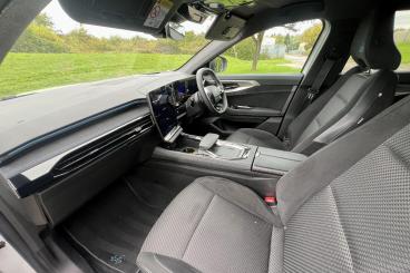 SPOTICAR Renault Austral 1.2 E-tech Techno Esprit Alpine Auto Euro 6 (s/s) Used Car - Suv Hybrid White - Bridgend - 1200631681_2