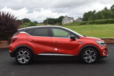 SPOTICAR Renault Captur 1.0 Tce Bose Launch Edition Euro 6 (s/s) 5dr Used Car - Suv Petrol Red - Ballymena County Antrim - 1200533396_3