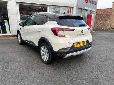 SPOTICAR Renault Captur 1.3 Tce Iconic Euro 6 (s/s) 5dr Used Car - Suv Petrol White - Malton - 1200555087_3