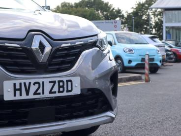 SPOTICAR Renault Captur 1.3 Tce Iconic Euro 6 (s/s) 5dr Used Car - Suv Petrol Grey - Walsall - 1200621883_5