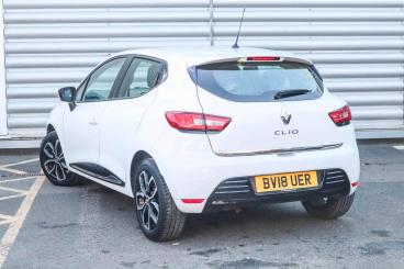 SPOTICAR Renault Clio 1.2 16v Dynamique Nav Euro 6 5dr Used Car - City Car Petrol White - Stourbridge - 1200557170_2